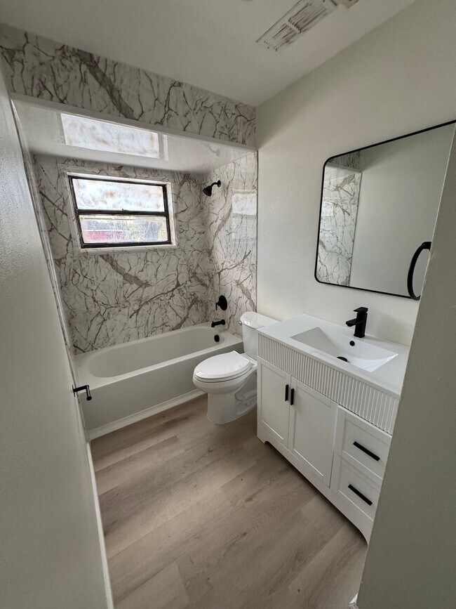 Foto del edificio - 103 N Hart Blvd