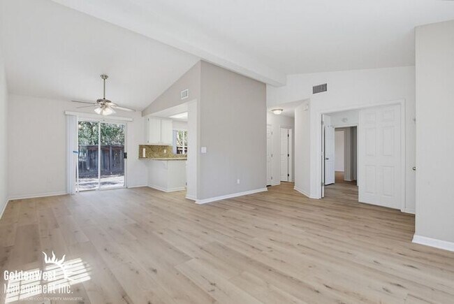 Foto del edificio - Charming 3Bdm 2Ba Home with Modern Updates and Private Outdoor Space in Gated Commnity!