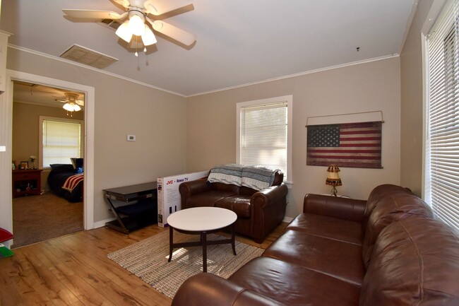 Foto del edificio - 209/211 W Virginia Ave. Duplex