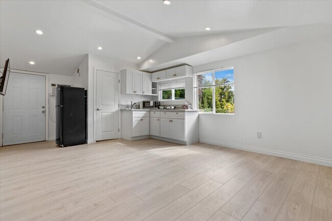 Foto del edificio - 5718 Comanche Ave