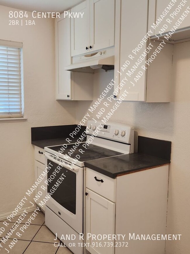 Foto del edificio - 8084 Center Pkwy