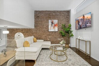 Building Photo - 125 E 83rd St