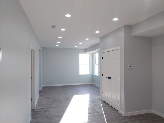 Foto del edificio - 707/709 Maple Street