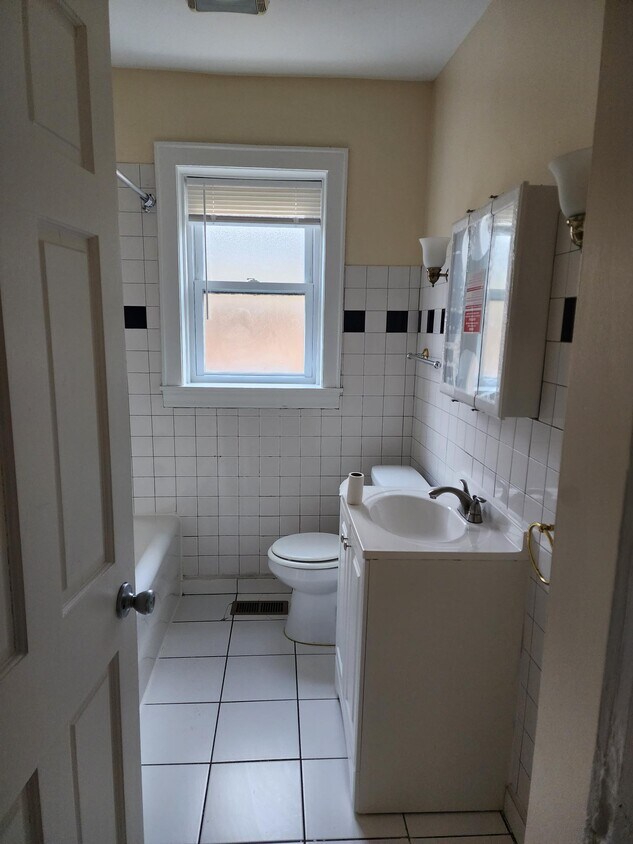 Bathroom - 1740 Grey Ave