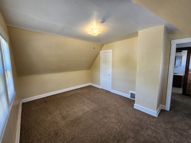 Building Photo - SW 1704/1706 RI