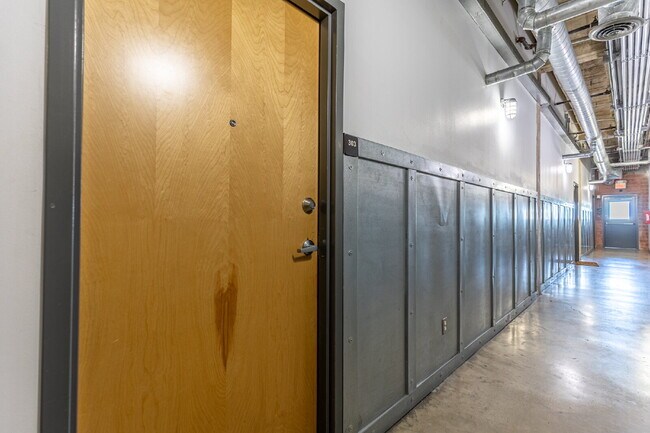 Building Photo - 1331 S Flores St