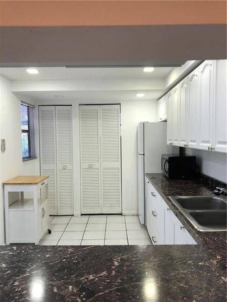 Building Photo - 6572 Racquet Club Dr