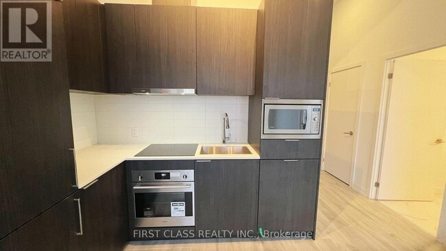 Building Photo - 7 Golden Lion Heights