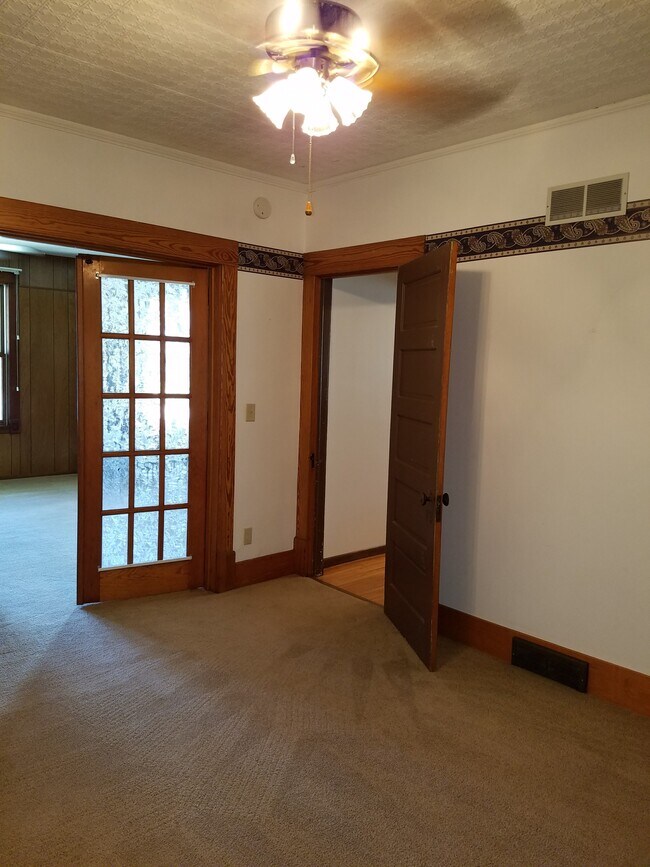 living/bedroom - 1522 Main St