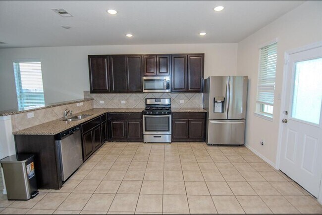 Foto del edificio - 2434 Heritage Ct