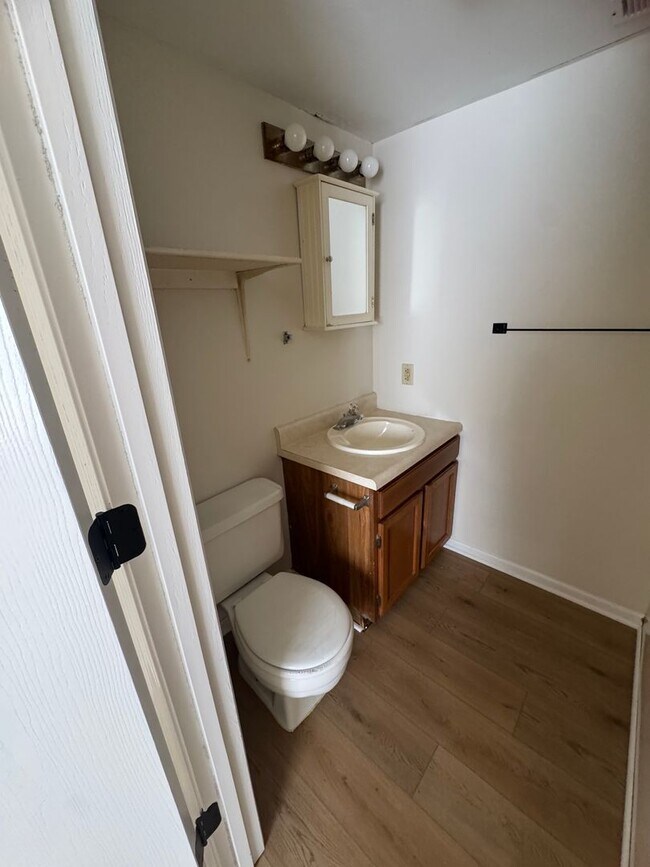 Foto del edificio - 680-682 W. Country Squire Ct.