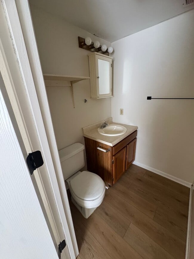 Building Photo - 680-682 W. Country Squire Ct.