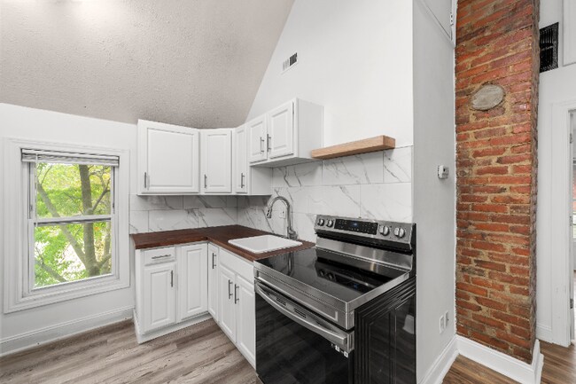 Foto del edificio - 4711 Franklin Blvd