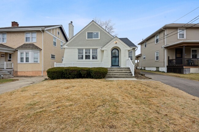 HYDE PARK - Move In Special! Gorgeous 3BR ... - HYDE PARK - Move In Special! Gorgeous 3BR ... House