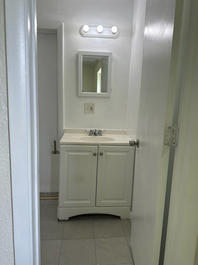 Foto del edificio - 630 NE 83rd Ter