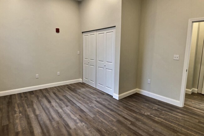 Building Photo - 82 Concord St