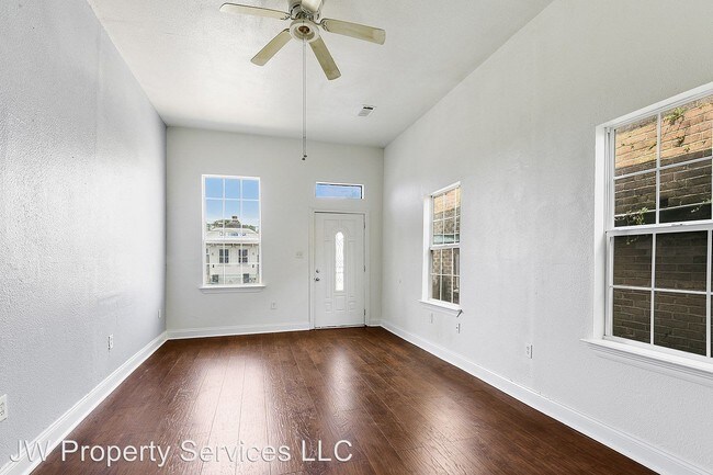 Building Photo - 2751 Orleans Ave