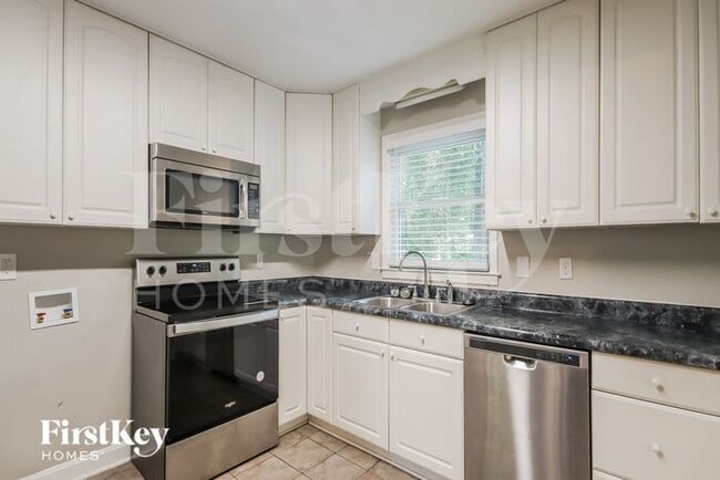 Building Photo - 7031 Ridgebrook Dr