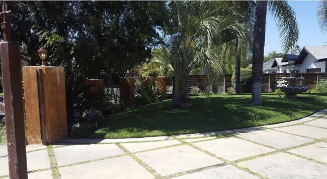 Foto del edificio - 5136 Woodley Ave