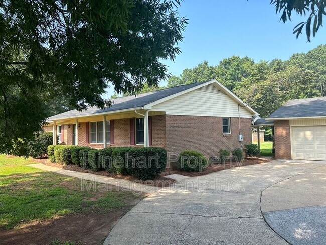 Foto del edificio - 760 Goudlock Rd