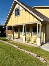 Building Photo - 611 N 15th Ave