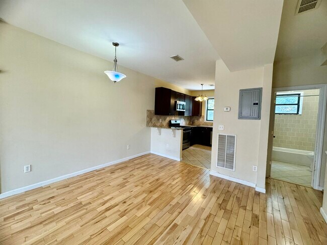 Building Photo - 687 Bergen Ave