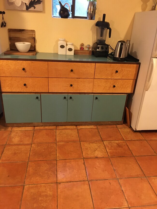 kitchen - 1540 High School Rd
