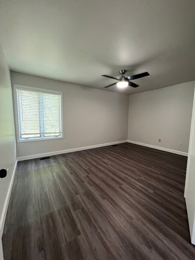 Foto del edificio - 3211 Champions Dr