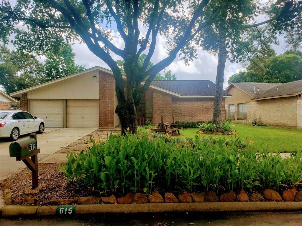 Foto principal - 615 Park Grove Dr
