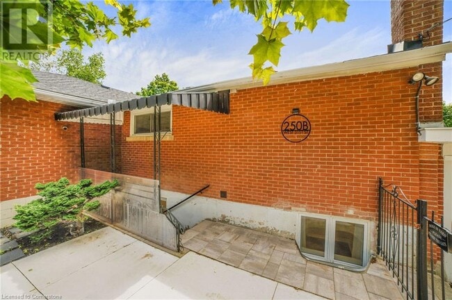 Building Photo - 250 W 31st St