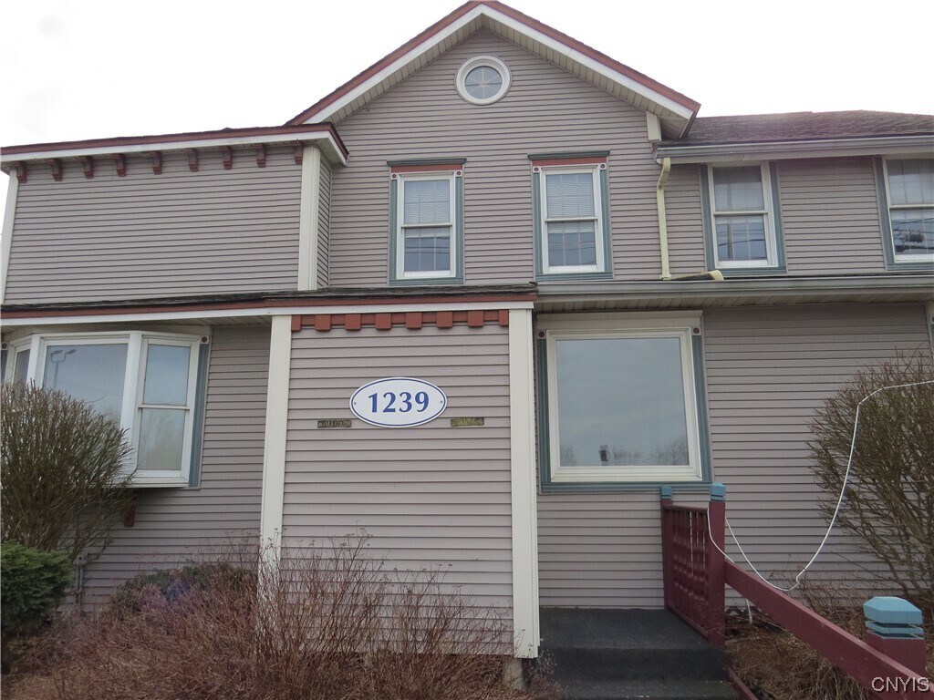 Primary Photo - 1241 W Genesee St