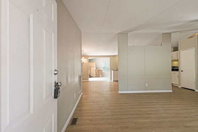 Building Photo - Updated 3 bedroom 2 bath home with Commercial building