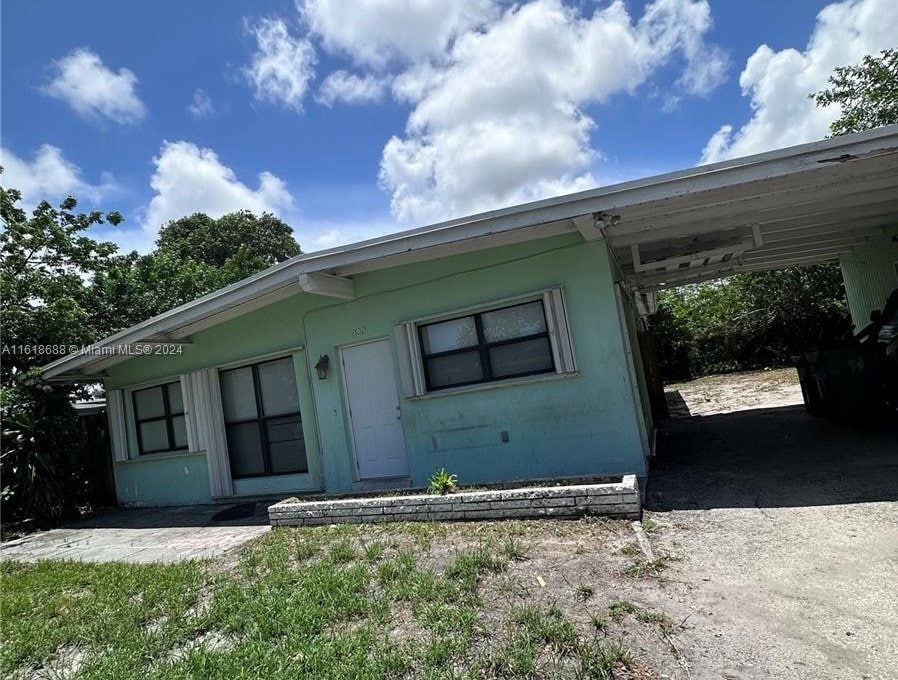Primary Photo - 320 NW 33rd Ave