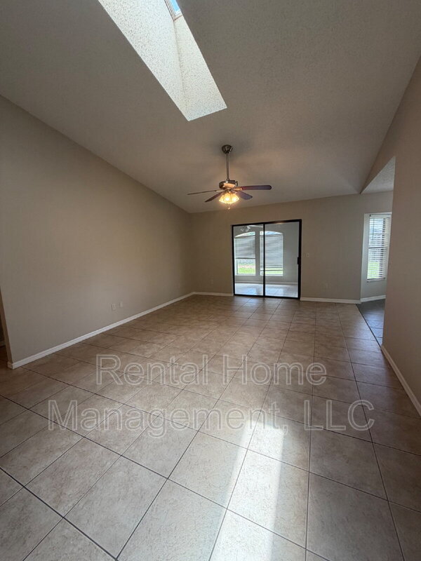 Foto del edificio - 149 Hazel Blvd