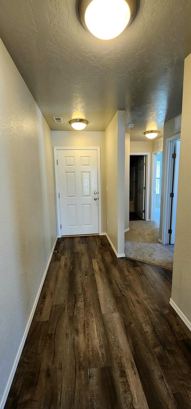 Building Photo - 2316 N Mountain Ash Ave