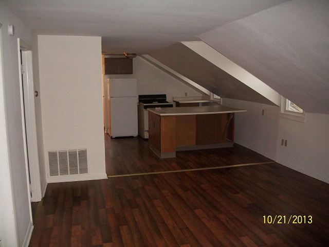 Building Photo - 355 Roberts St