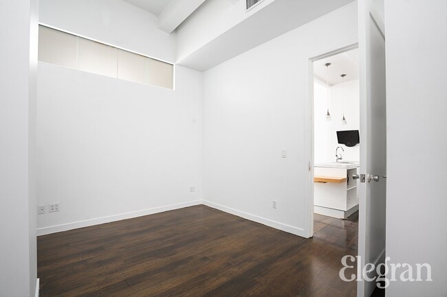 Building Photo - 11 E 36th St