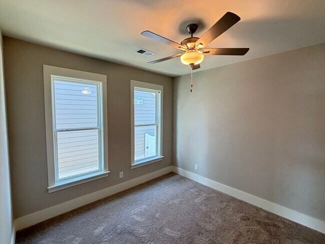 Building Photo - Evergreen Hills like-new home!