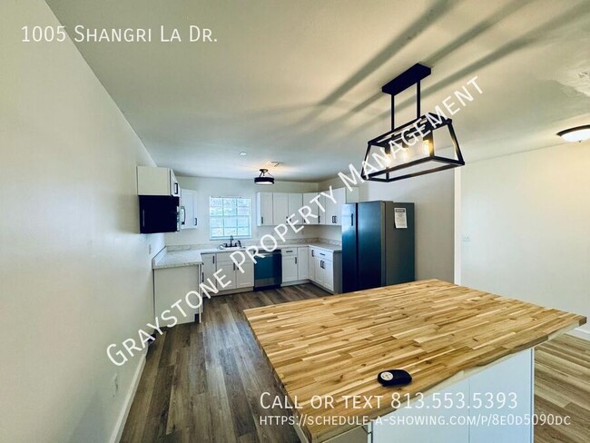 Building Photo - Welcome to the Classy House with 3 Bed 2 B...