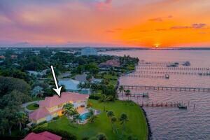 Foto del edificio - 901 SE Riverside Dr