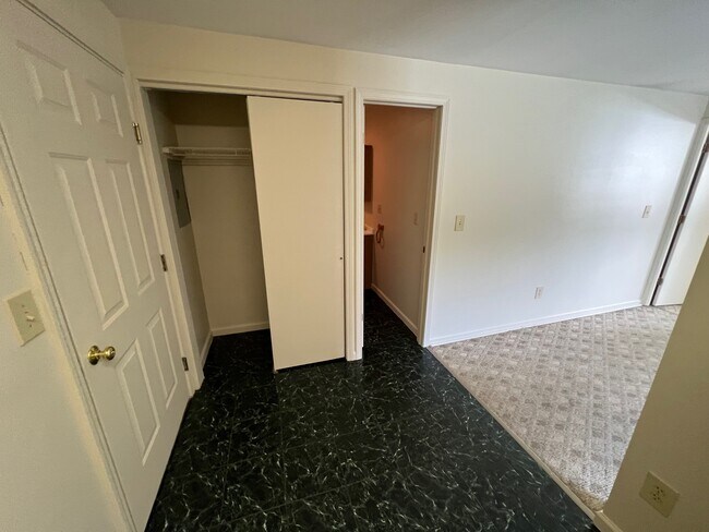 Building Photo - 115 Main St