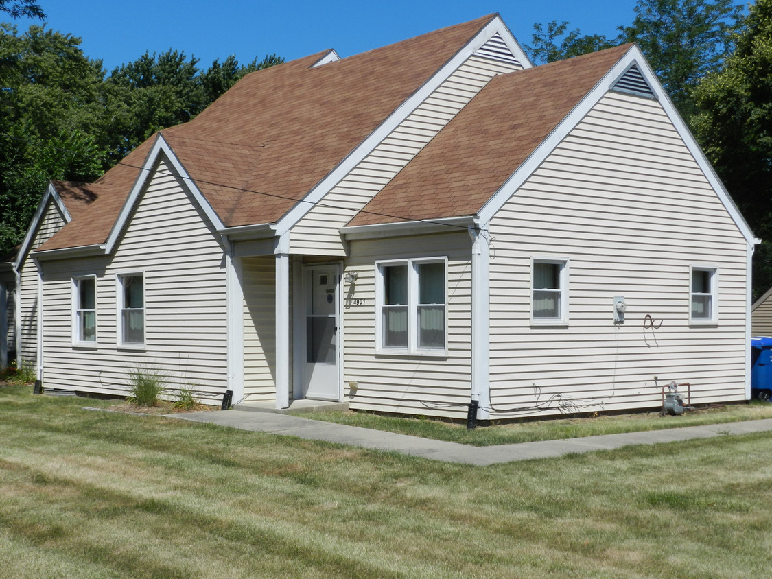 Building Photo - Forest Avenue Senior Townhomes