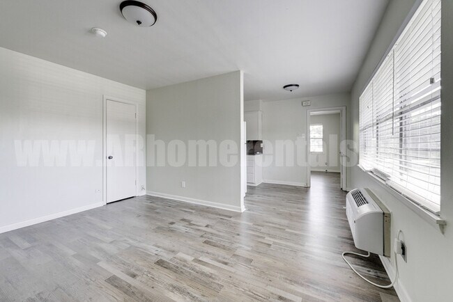 Building Photo - 115 N Taylor St