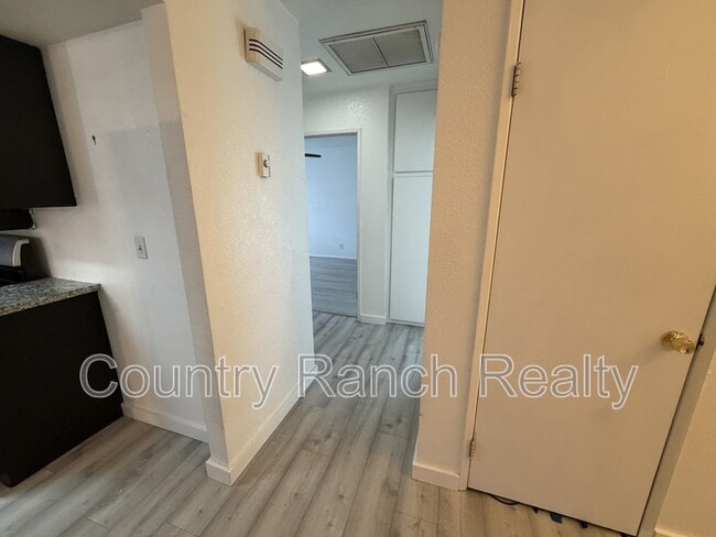 Building Photo - 5718 Sunrise Dr