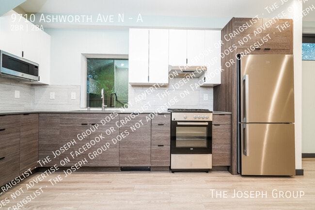 Foto del edificio - 9710 Ashworth Ave N