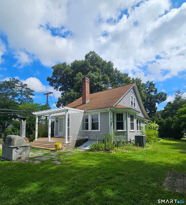 Foto del edificio - 188 Plainville Ave