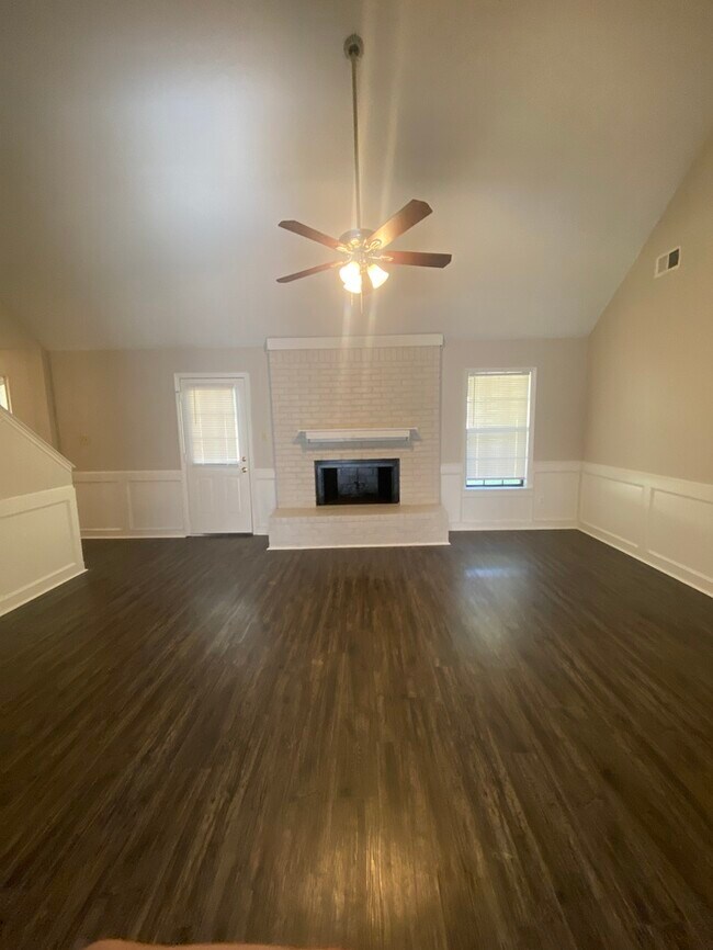 Building Photo - 8892 West Glendale - Available Now!