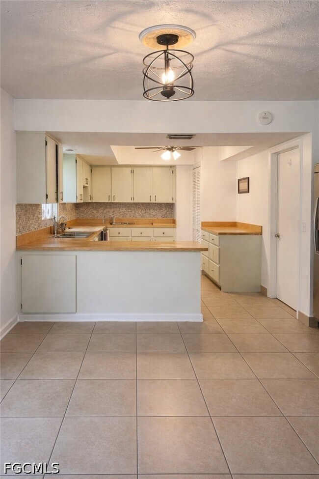 Foto del edificio - 922 SE 26th Terrace