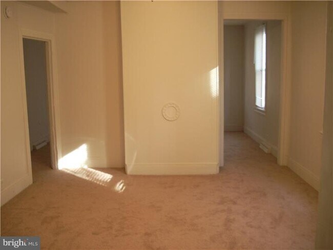 Building Photo - 32 N Governors Ave