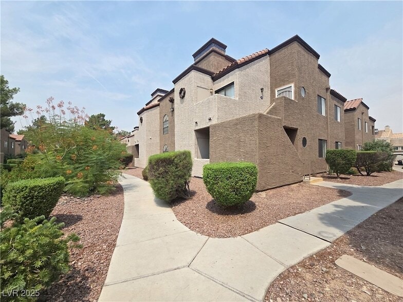 Primary Photo - 2972 Juniper Hills Blvd
